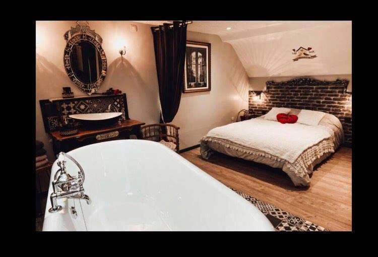Appartement Romantique Parisien, Baignoire Retro Au Pied Du Lit Булонь-сюр-Мер Экстерьер фото