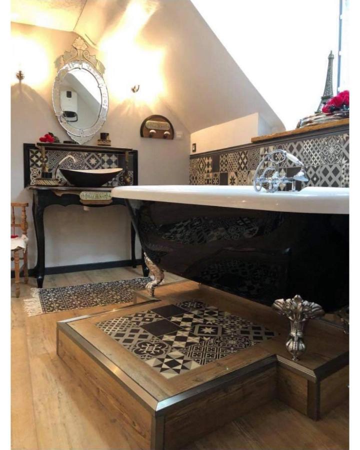 Appartement Romantique Parisien, Baignoire Retro Au Pied Du Lit Булонь-сюр-Мер Экстерьер фото